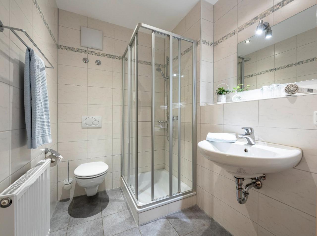 Hotel Am Wiesenweg L 24H Check-In Hausen  Екстер'єр фото
