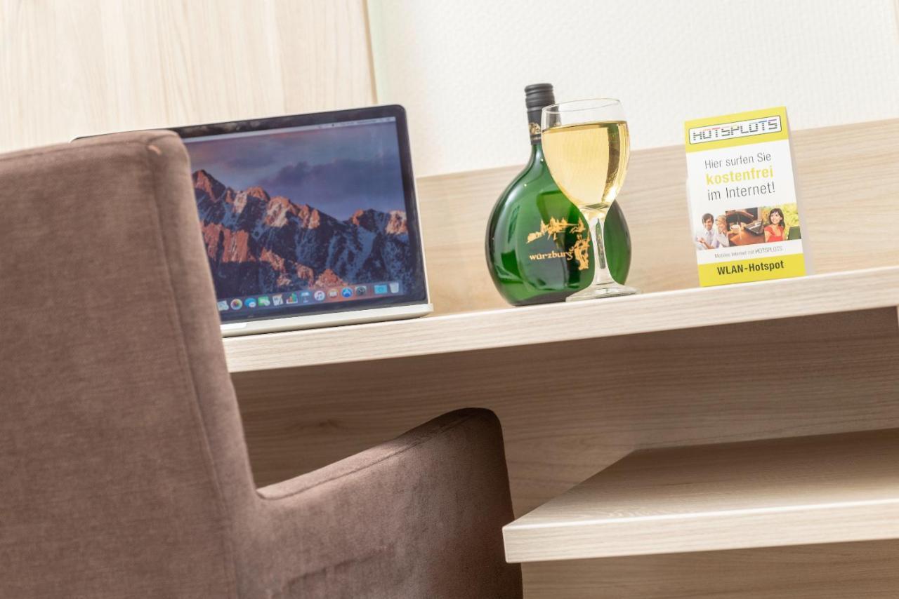 Hotel Am Wiesenweg L 24H Check-In Hausen  Екстер'єр фото