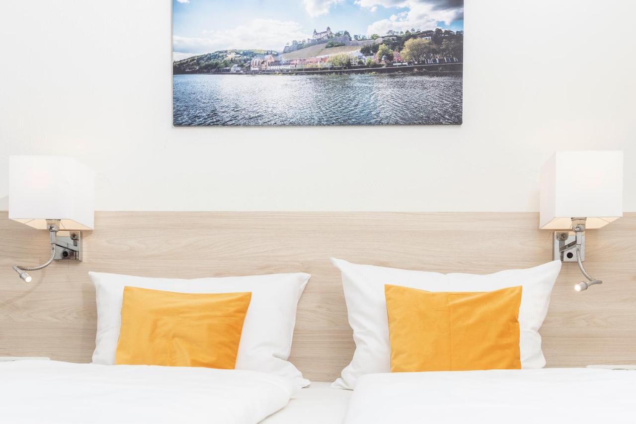Hotel Am Wiesenweg L 24H Check-In Hausen  Екстер'єр фото