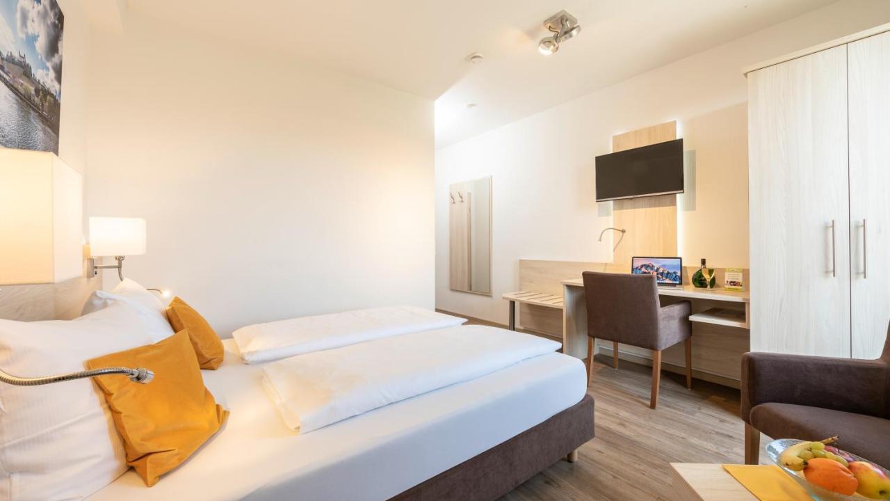 Hotel Am Wiesenweg L 24H Check-In Hausen  Екстер'єр фото