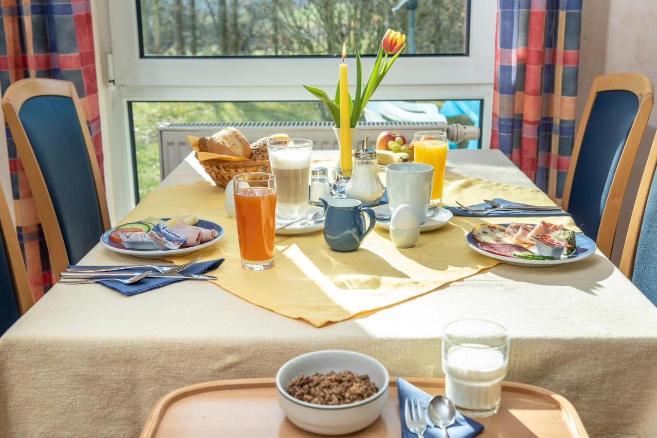 Hotel Am Wiesenweg L 24H Check-In Hausen  Екстер'єр фото