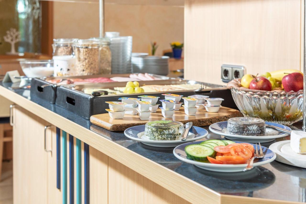 Hotel Am Wiesenweg L 24H Check-In Hausen  Екстер'єр фото